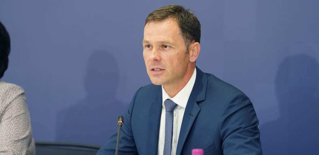 MINISTAR MALI OČITAO BUKVICU Cilj današnjih kritičara vlasti nije bolji kvalitet života građana, već fotelja iz koje će moći lako da pune svoje džepove