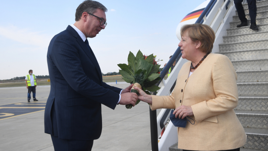 ODNOS MERKELOVE PREMA SRBIJI TOKOM GODINA Besno izašla posle sastanka sa Tadićem, sa Vučićem srdačni razgovori