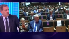 DVOSTRUKI ARŠIN Voditeljka Nove S odmah prekida čim čuje prebijanje Vučićevog brata, a rado bi diskutovala o ćerkama Krivokapića