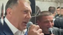 PRINOVA U PORODICI DODIK Veliko slavlje - Baja Mali Knindža zapevao sa liderom Srba u RS(VIDEO)