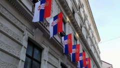 SRBIJA JE VASKRSLA! Srpske zastave se vijore na zgradi ambasade u Austriji (FOTO)