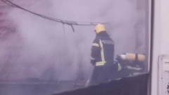 POŽAR NA PALILULI Goreo krov kuće, veliki broj vatrogasaca na terenu
