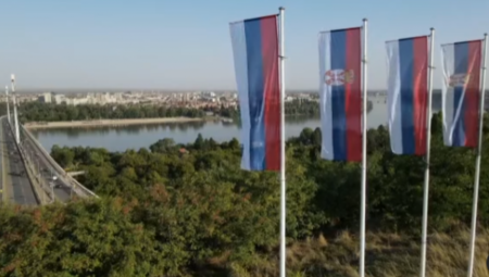 SRPSKE ZASTAVE SE VIJORE I U NOVOM SADU Vučević: Svanuo je veliki dan za sve Srbe u Srbiji, Republici Srpskoj i sve one rasute širom sveta!