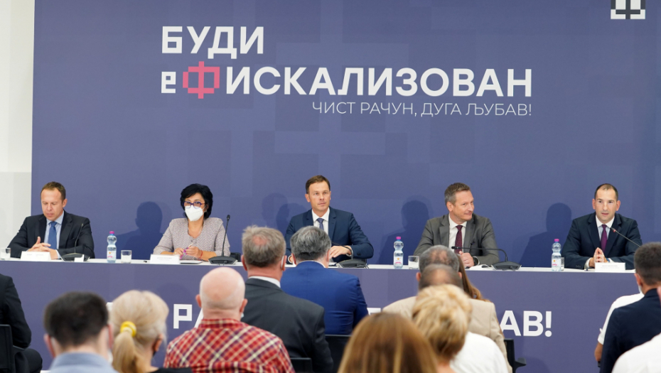 ELEKTRONSKA FISKALIZACIJA DONOSI UŠTEDE I SMANJUJE SIVU EKONOMIJU Novi fiskalni uređaji privredi štede oko 10 miliona evra