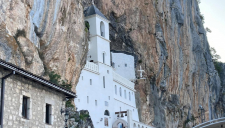 KINESKINJA PRIMILA PRAVOSLAVLJE POD OSTROGOM: Pokazala na mošti Svetog Vasilija i rekla "hoću da budem kao on"- Dobila ime VASILIJA