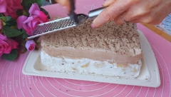 BRZA TORTA: Sjajna kremasta poslastica, gotova za 10 minuta, a ukus fenomenalan (VIDEO)