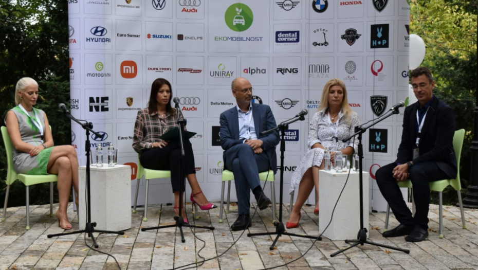 MINISTARKA VUJOVIĆ: "Ulaganje u ekomobilnost jedan od ključnih zadataka Vlade"
