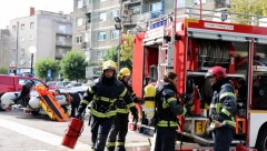 HAOS NA MOSTU NA ADI Zapalio se automobil, vatrogasci hitno reagovali