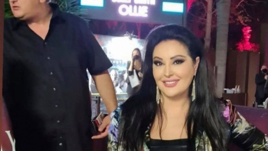 ŠOK! ĆERKA DRAGANE MIRKOVIĆ RADILA NA RECEPCIJI Pevačica ima milione, ali su joj deca nepoznata i skromna!