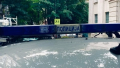 KAMION SE PREVRNUO PRE ULAZA U GROCKU Stvorila se gužva, rasula se nafta po putu