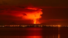 SPEKTAKULARNA ERUPCIJA VULKANA NA ISLANDU Višemesečna senzacija privlači sve veći broj posetilaca (VIDEO)