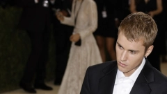 RAZVODI SE POZNATI PAR! Supruga popularnog pevača slučajno otkrila tužnu informaciju, javnost u šoku!