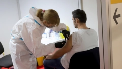 PITANJE KOJE SVE ZANIMA U SEZONI PREHLADE Da li sme da se kombinuje vakcina protiv korone i gripa?