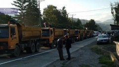 SRBI KRENULI I IZ LEPOSAVIĆA Počelo okupljanje građana, kreću ka Jarinju