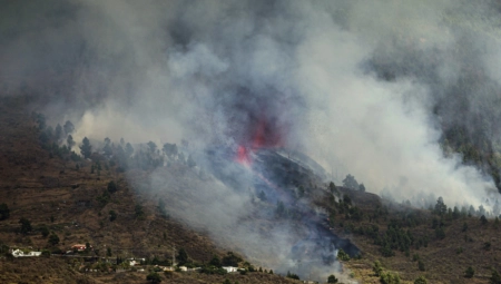 LAVA GUTA SVE PRED SOBOM Španske vlasti evakuisale 5.000 ljudi iz više sela (VIDEO)