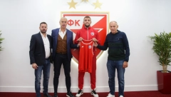 KRUZERAŠ ZADUŽIO NOVU OPREMU KLUBA S MARAKANE Džaja i Terza uručili Zvezdin dres Veljku!