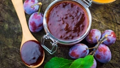 SLATKO ZADOVOLJSTVO UPAKOVANO U TEGLU: Džem od šljiva iz rerne, nikad brže i lakše do ukusne poslastice