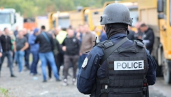 POŠLI DA BRANE KOSOVO, PALA BERBA UŠIJU Prvo po bocu da primite, pa se onda vratite! Epsko blamiranje foliranata (VIDEO)