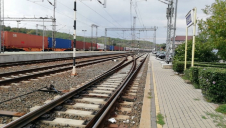 Telo u fazi raspadanja pronađeni na železničkoj stanici u Resniku (FOTO SA LICA MESTA)