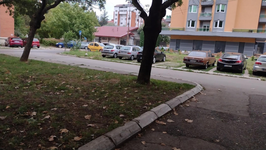 RODITELJI UPOZORAVAJU! U parkiću u Bloku 45 pojavio se manijak, skidao se pred decom!