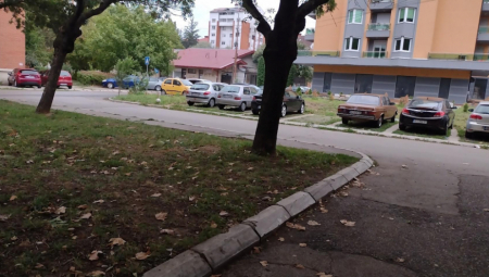 RODITELJI UPOZORAVAJU! U parkiću u Bloku 45 pojavio se manijak, skidao se pred decom!