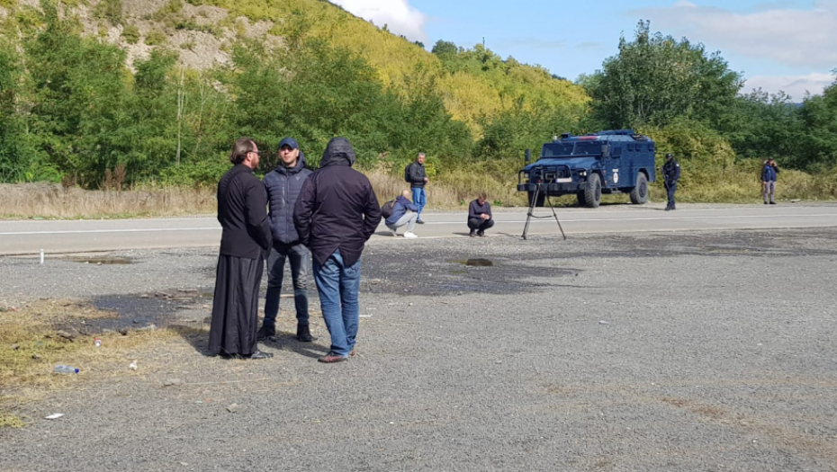 MISTERIOZNI GOST Došao da podrži svoje Srbe na Jarinju! (FOTO)