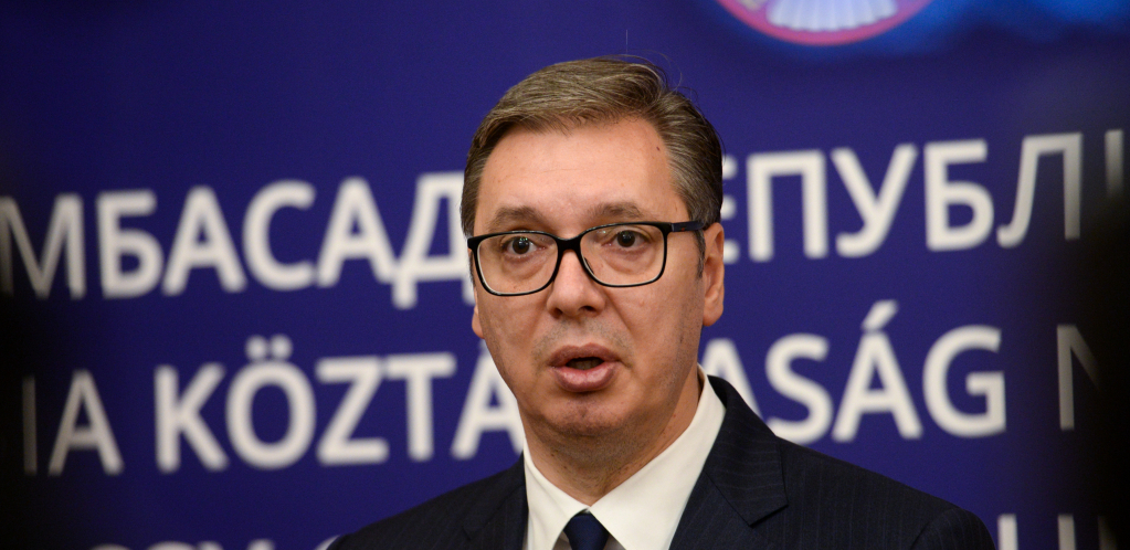 VUČIĆ U NEDELJU ODGOVARA NA NAPADE I UVREDE: Predsednik Srbije gost u "Hit Tvitu"