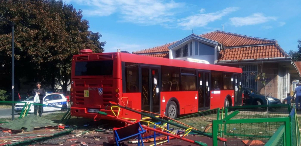 "MISLIO SAM DA SAM JE IZGUBIO" Otac devojčice povređene na igralištu u Zemunu opisao jeziv trenutak nesreće