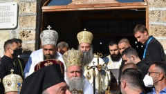 PATRIJARH PORFIRIJE NAKON USTOLIČENJA Crkva nije od ovoga sveta, ali jeste u ovome svetu, zato ovaj svet bez crkve ne postoji, odnosno nema smisla