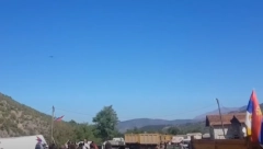 SRPSKI MIGOVI PATROLIRAJU IZNAD JARINJA Građani su ih ispratili aplauzima i ovacijama (VIDEO)