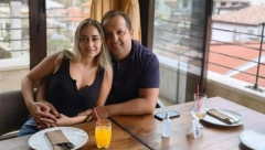 OTKRILI POL BEBE Pevač čeka drugo dete sa 15 godina mlađom koleginicom, a sada imaju još jedan razlog za slavlje! (FOTO)