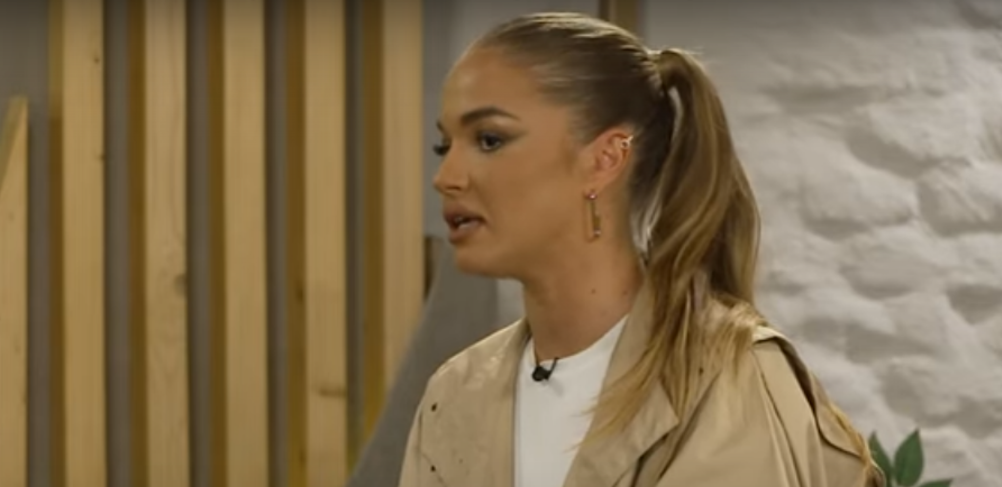 TEODORA IMALA UDES U BEOGRADU! Pevačicu na raskrsnici udario automobil, a evo kako je ona reagovala! (VIDEO)