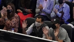 PARA NA PARU IDE! Evo kako je Federer zaradio 300 miliona dolara!