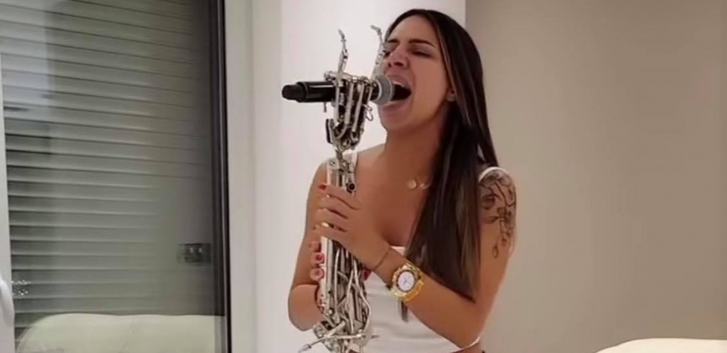 SANDRA AFRIKA PEVA UŽIVO Svi komentarišu njeno izvođenje velikog rok hita (VIDEO)