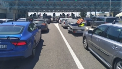 NEMA GRANIČNOG PRELAZA BEZ ZADRŽAVANJA Gužve na granicama u Srbiji nastavljaju se i za vikend