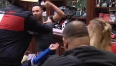 UDARIO ŽENU?! Zadrugar lomio sve pred sobom, obezbeđenje nije moglo da ga obuzda!