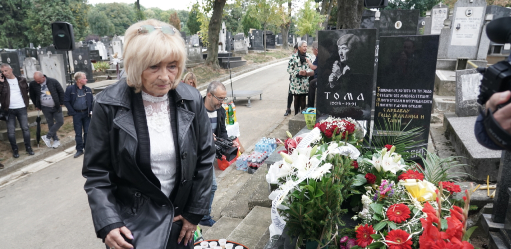NIJE MOGLA DA ZADRŽI SUZE! Milan Marić prišao Tominoj udovici i uradio nešto neverovatno, ona zajecala od tuge (FOTO)