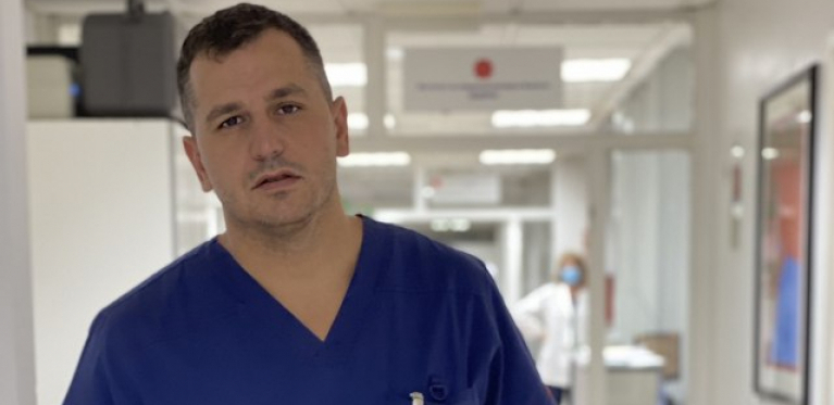 DR SRĐAN BABIĆ, JEDAN OD NAJBOLJIH VASKULARNIH HIRURGA: Pacijent mora da vidi svog doktora neposredno pre operacije, evo i zbog čega