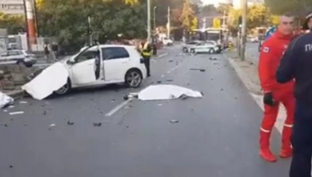 DETALJI NESREĆE NA KONJARNIKU Vozač izgubio kontrolu, tela nesrećnih mladih ljudi letela 20 metara