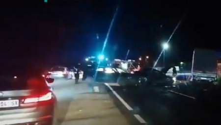 STRAVIČNA NESREĆA KOD MLADENOVCA Lančani sudar dva automobila i traktora!