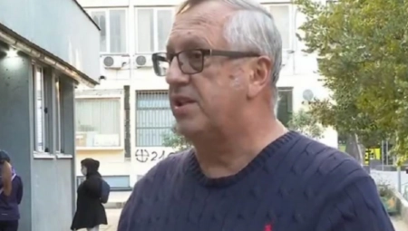 DOKTORI ANTIVAKSERI SU LUDACI Dr Stojanović brutalno o kolegama koje ne veruju u vakcinu: Treba da izgube licencu!