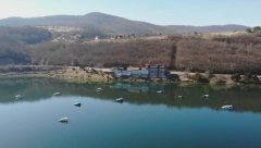 NAPUŠTAJU STALNE POSLOVE I OKREĆU SE TURIZMU: Privatni biznis cveta na Zlataru, sve što se ponudi to se i proda (FOTO)