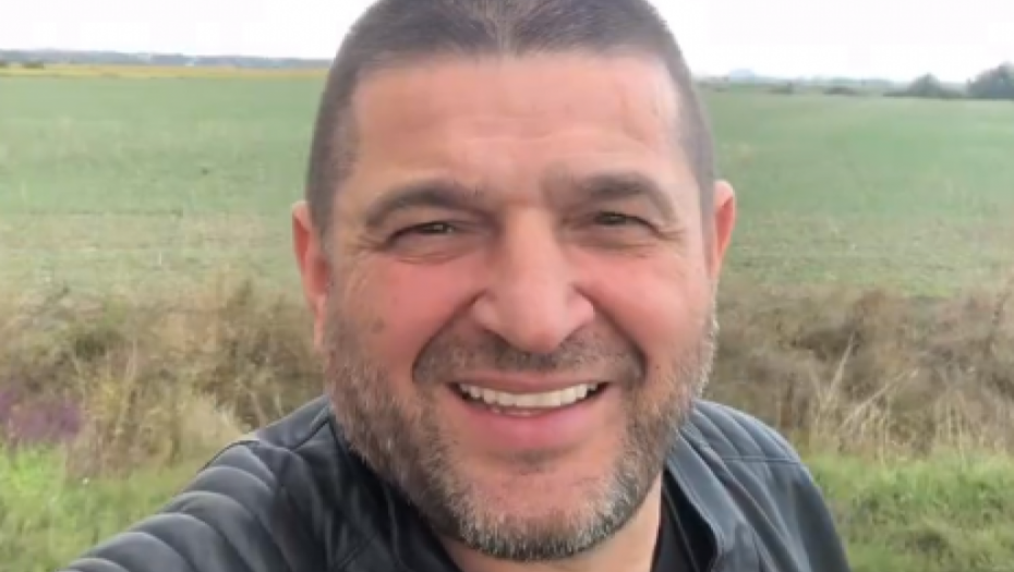 EVO KAKO JE NASTALA PESMA "PLAČI MALA, PLAČI" Baja Mali Knindža otkrio zašto je napisao taj tekst, a evo i zbog čega ga je poklonio Bori Drljači!