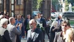 PREDSEDNIK SRBIJE NA SAHRANI IVANA TASOVCA Evo šta je Vučić uradio kada je ušao u crkvu (FOTO/VIDEO)
