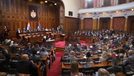 PORODILA SE ŽENA U SKUPŠTINI SRBIJE Napravljeno opšte slavlje, sveštenik u neverici, beba rođena u suterenu