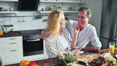 NAKON 40. GODINE, GOJAZNOST KOD ŽENA JE UČESTALIJA: Stručnjaci kažu da manjak ovih namirnica uzrokuje višak kilograma