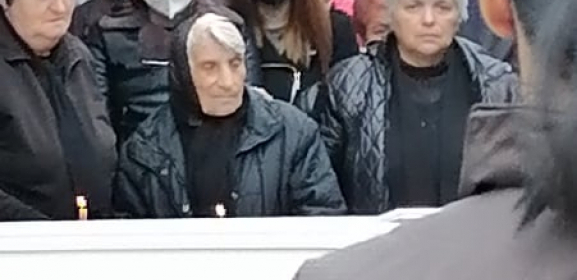 SUROVI ŽIVOTE Goranova majka nemo stajala ispred kovčega najmilijih, pa viknula - Koga prvo tražim? Moje zlatno dete, milo dete! Jao, Bože! (FOTO)