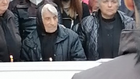 SUROVI ŽIVOTE Goranova majka nemo stajala ispred kovčega najmilijih, pa viknula - Koga prvo tražim? Moje zlatno dete, milo dete! Jao, Bože! (FOTO)