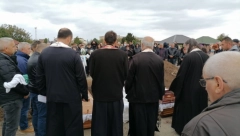 SAHRANJENI ĐOKIĆI Stotine ljudi ispratilo ubijenu porodicu na večni počinak (FOTO/VIDEO)