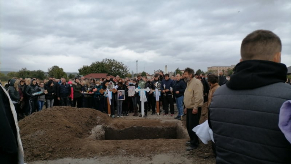 POSLEDNJE ZBOGOM Sahranjena ubijena porodica Đokić, sveštenik: Ubile su ih životinje gore od zveri!